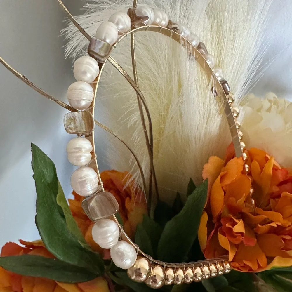 Elegance Gold Tone Headband With Imitation Pearls. - Picture 7 of 9